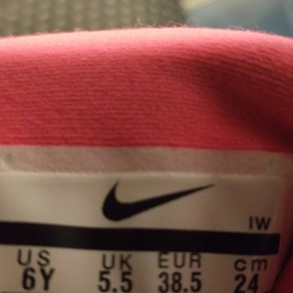 Nike Team Hustle - Picture 7 of 7
